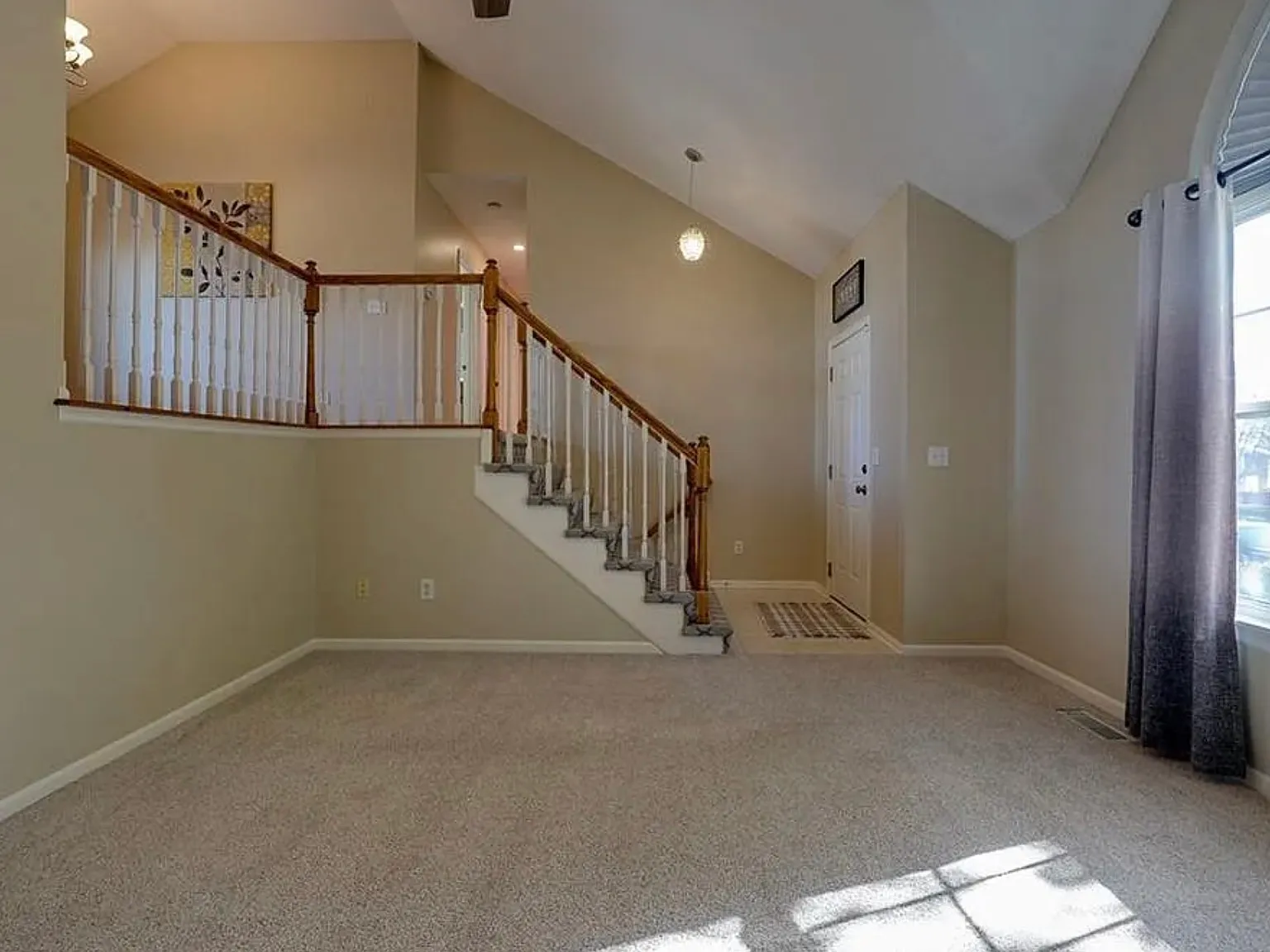 3 bed, 2.5 bath, 2136 sqft, $2,150 — Photo 3