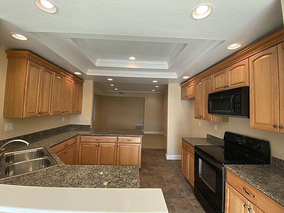4th image of 332 S Eagle Nest Ln