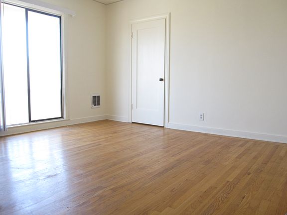 4th image of 1410 32nd Ave APT 4