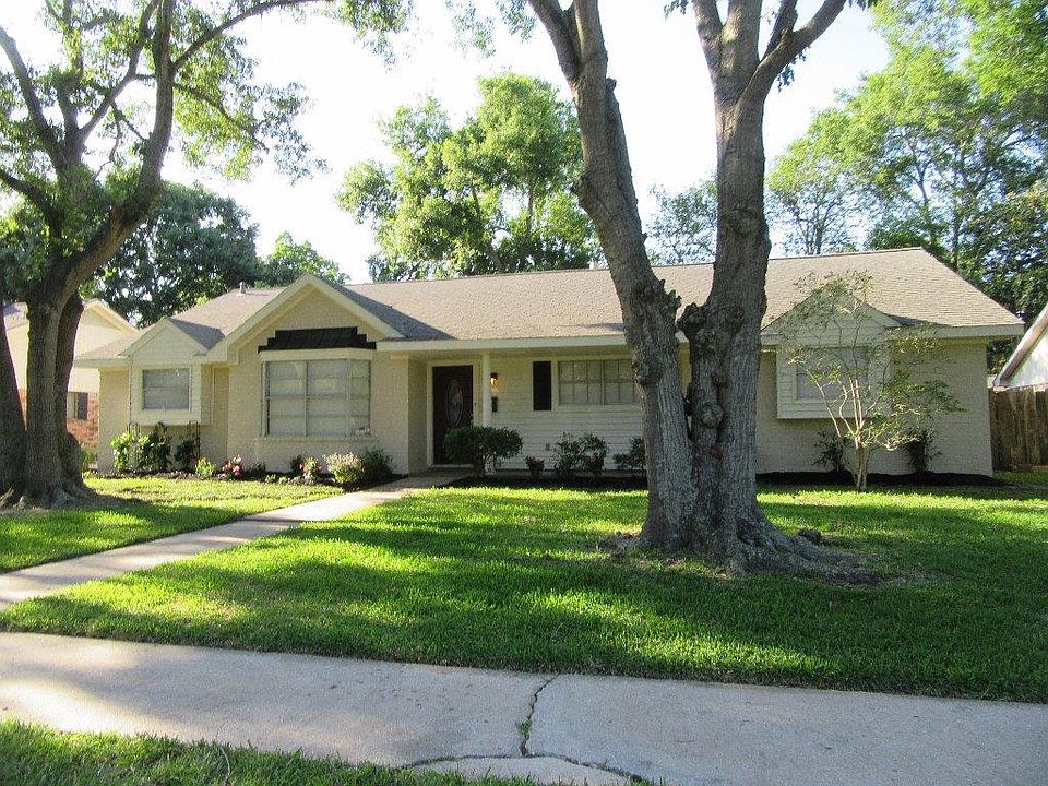 1st image of 535 Bayview Dr
