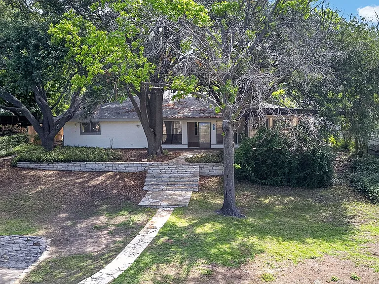 4202 Indian Creek Ct — Photo 35