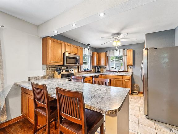 5th image of 325 S 52nd St