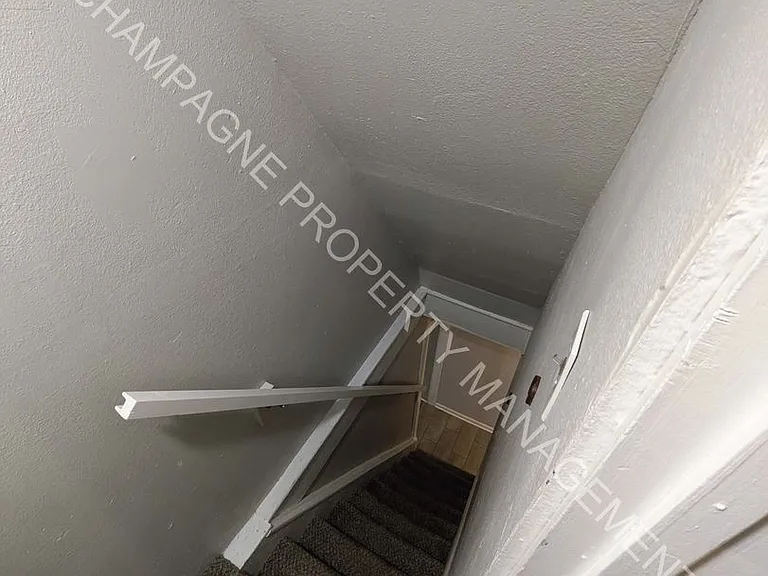 2523 Charlotte St — Photo 15