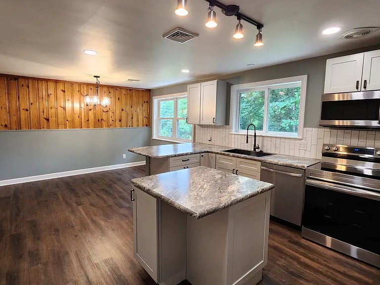 Large, renovated kitchen