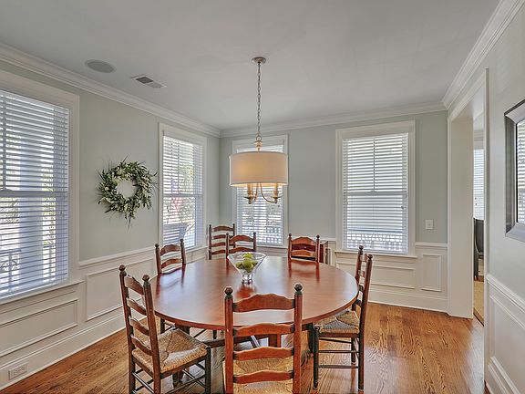 5th image of 4070 Blackmoor St