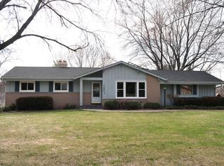 1421 Mount Ln, Hubertus, WI 53033