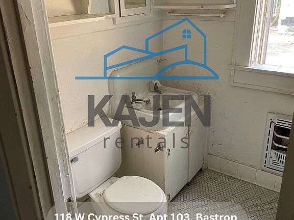 5th image of 118 W Cypress Ave #103
