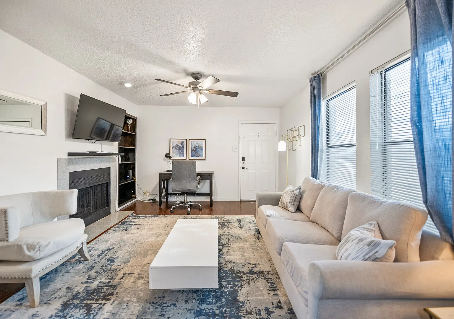I49 World Cup Stay - 18 min to AT&T - Sleeps 2 - Public Transit — Photo 3