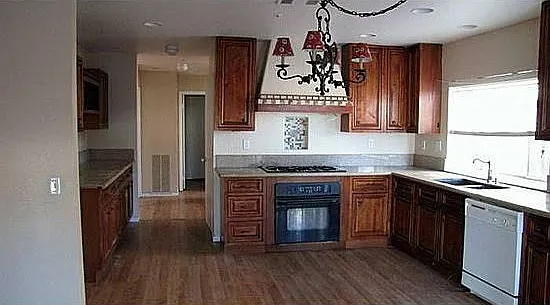 4 bed, 1732 sqft, $3,295 — Photo 2