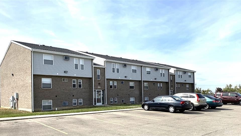 1st image of 3863 Hillsboro Dr