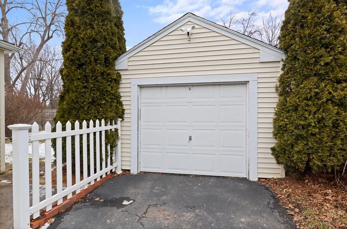 Westfall Rd, Rochester — Photo 2