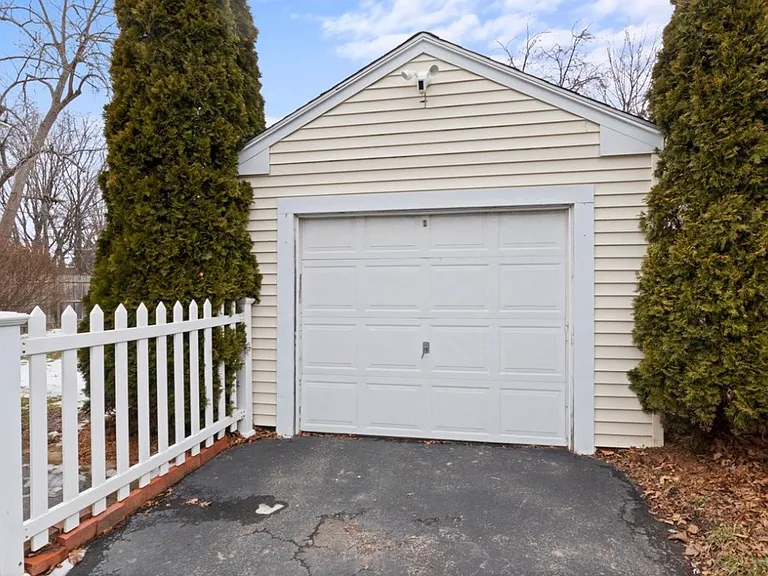 122 Westfall Rd — Photo 20