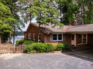 51 Lakeview Dr, Whispering Pines, NC 28327