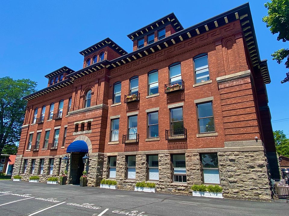 1st image of 77 Van Dam St