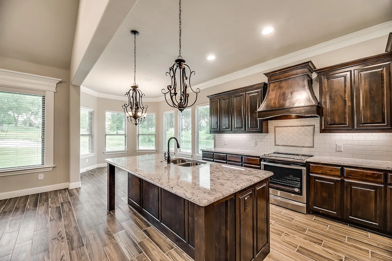 4 bed, 2333 sqft, $2,850 — Photo 1