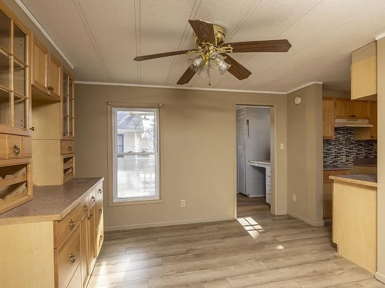 223 W Park Ave — Photo 4