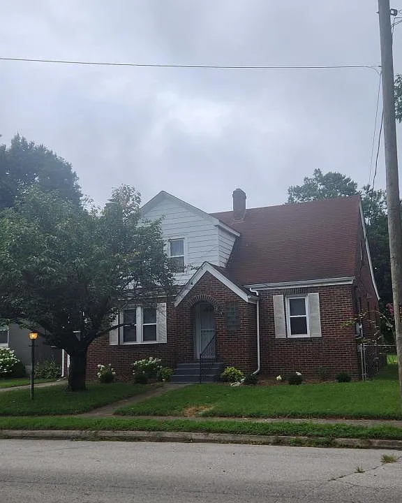 318 E Park Pl