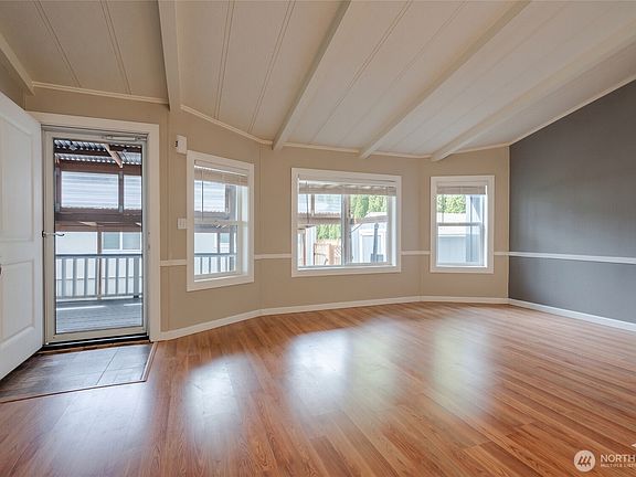 4th image of 425 Chuckanut Drive N #6