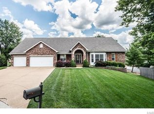 5600 Banez Dr, Saint Louis, MO 63128