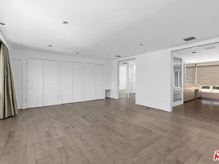 305 S Bedford Dr — Photo 23