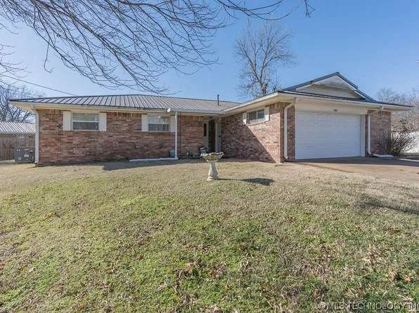 306 12th Pl NE, Miami, OK 74354