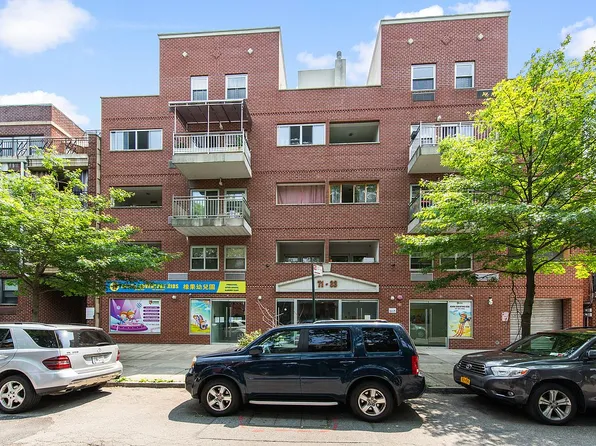 71-35 162nd St #3C, Fresh Meadows, NY 11365
