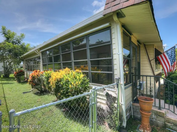 925 Barefoot Blvd, Barefoot Bay, FL 32976