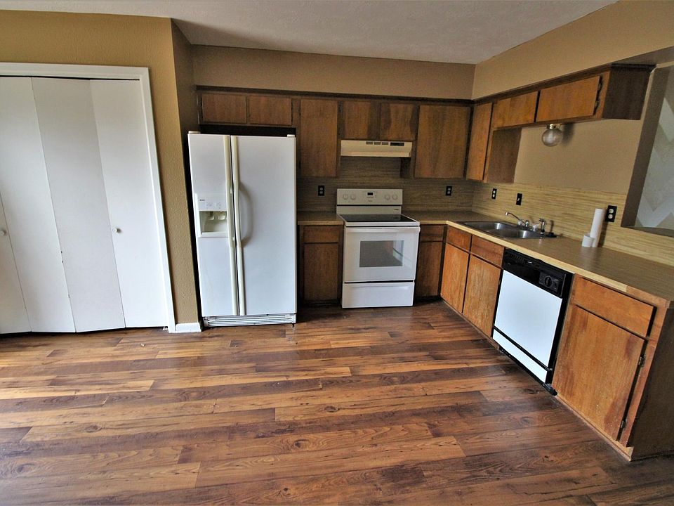 2nd image of 2309 W Creek Ln