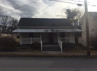 1004 Wolf St, Narrows, VA 24124