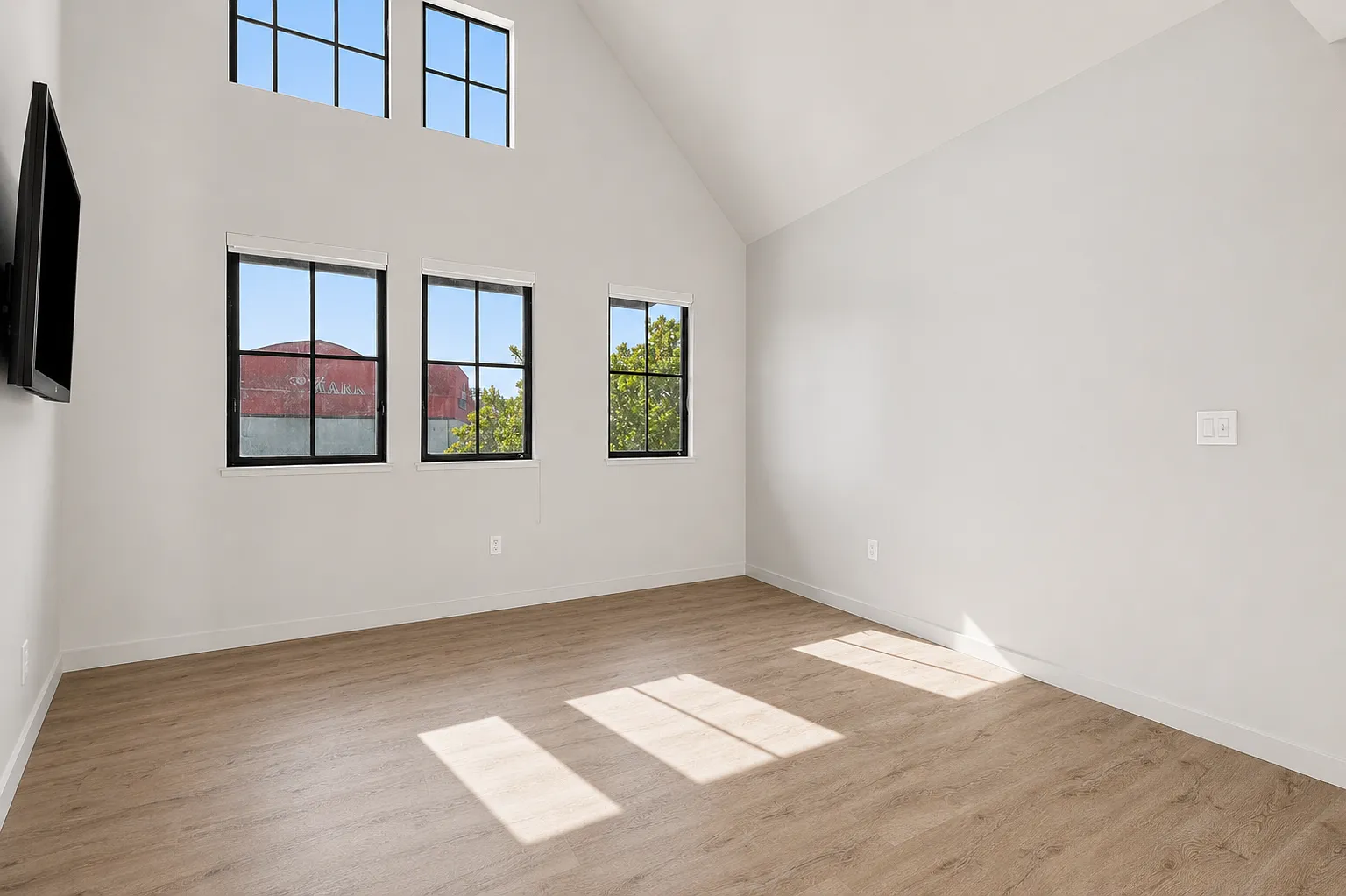 Upscale Westside Living! Spacious 2BD/2BA Above Copal Restaurant — Photo 4