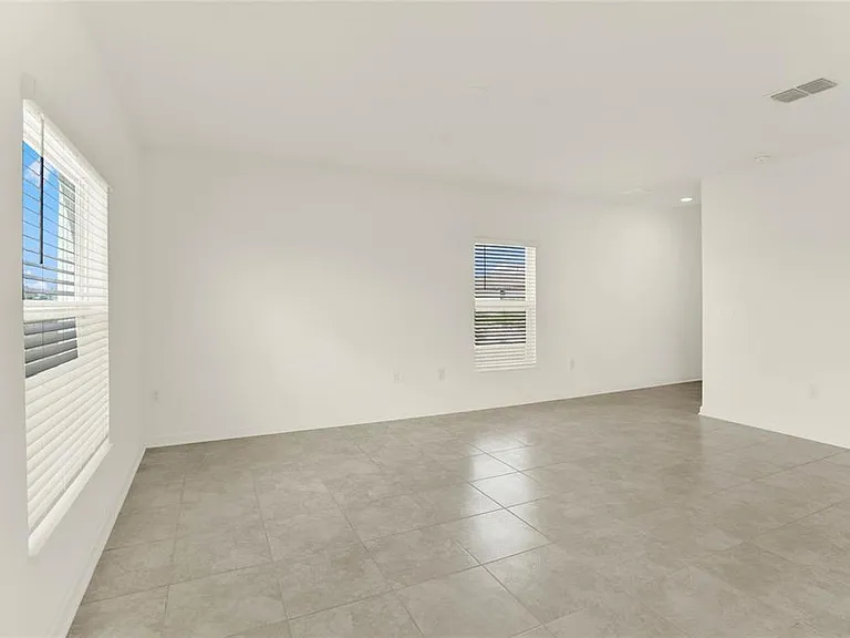 517 Bell Prairie Cir — Photo 10