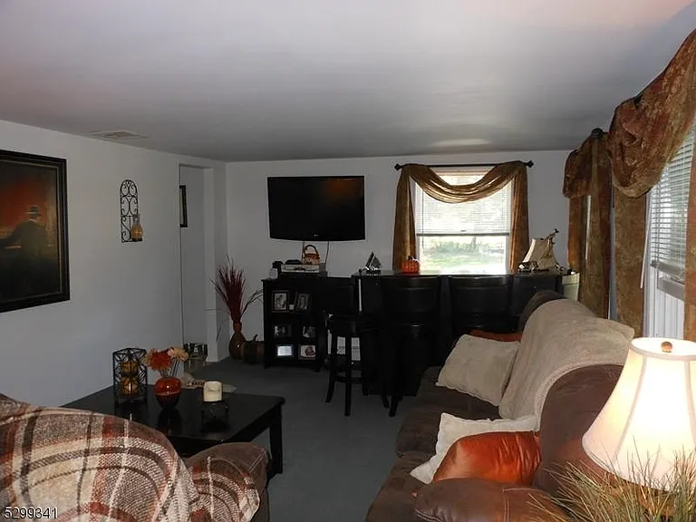 206 Ryerson Rd — Photo 7