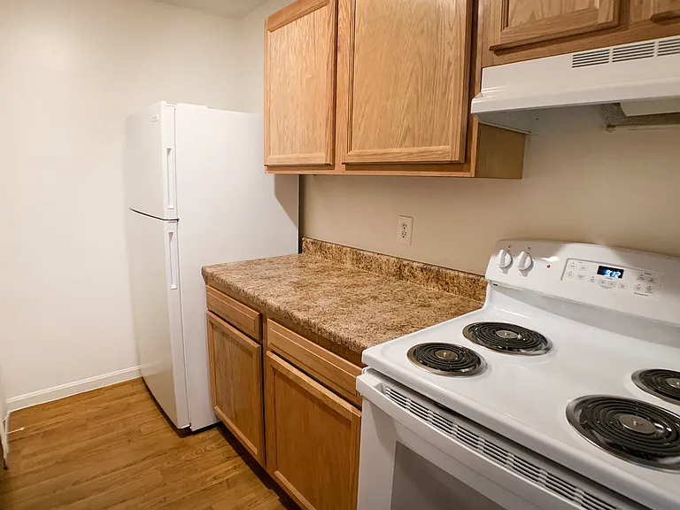 Crown Crossing Apartments — Photo 17