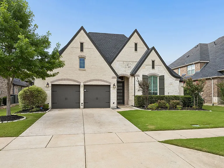 4131 Dewberry Ln — Photo 2