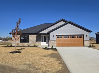 221 Darla Cir, Troy, OH 45373