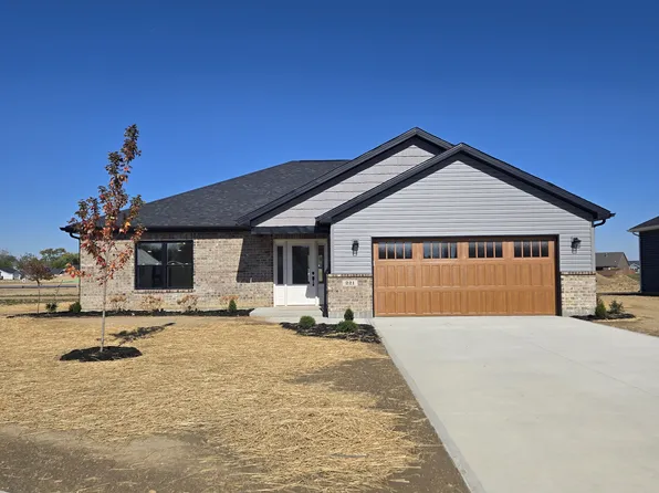 221 Darla Cir, Troy, OH 45373