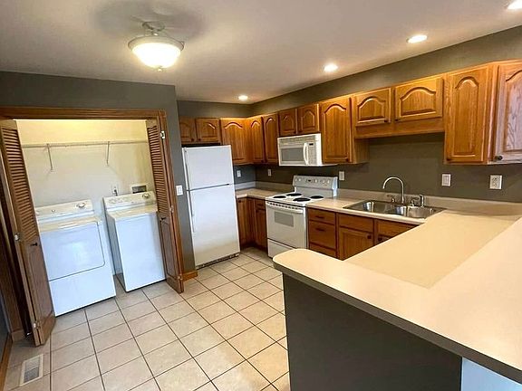 5th image of 1219 Maine St #1