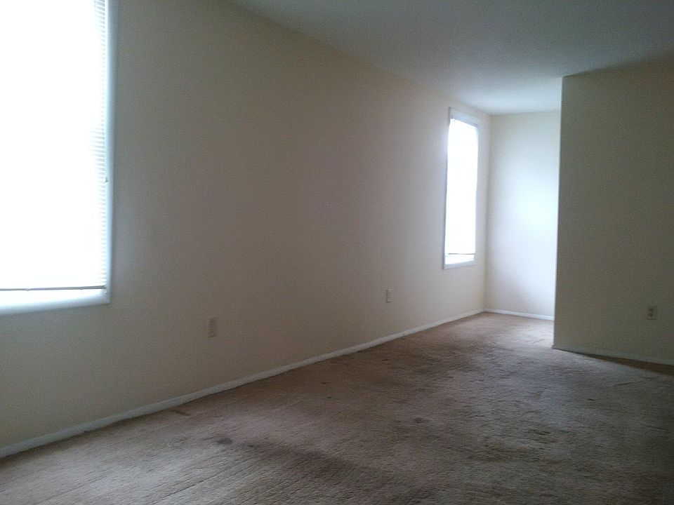 2nd image of 710 E Laurel St