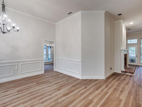 4th image of 8675 Pebblebrook Dr