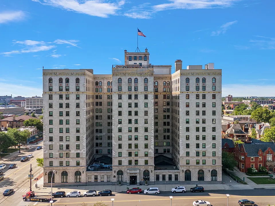 15 E Kirby St #721