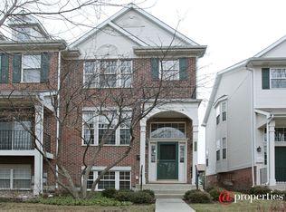 2104 Rugen Rd #A, Glenview, IL 60026