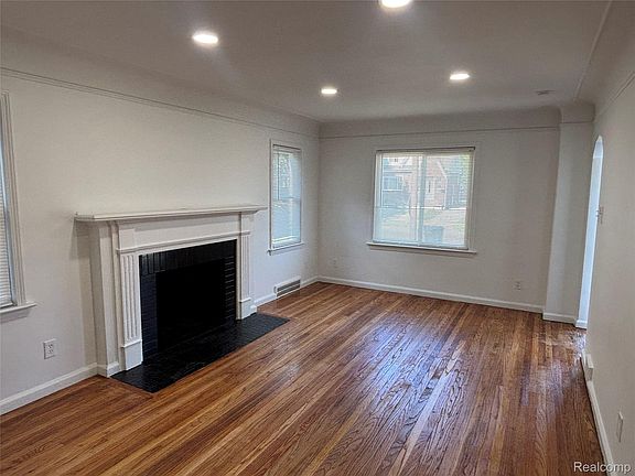4th image of 9869 Yorkshire Rd