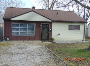 1021 Chalet Dr, Sandusky, OH 44870