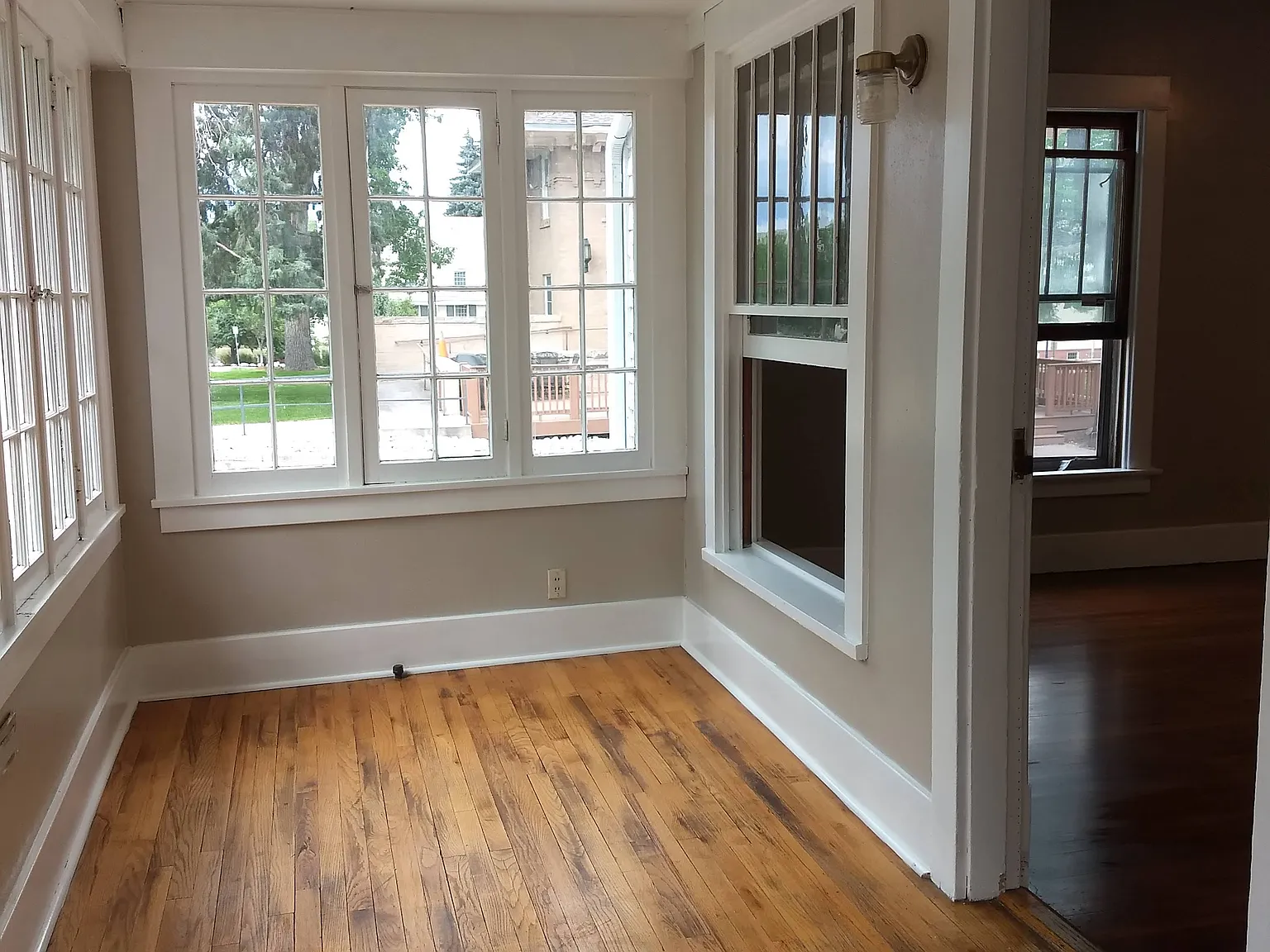 4 bed, 1400 sqft, $1,960 — Photo 2