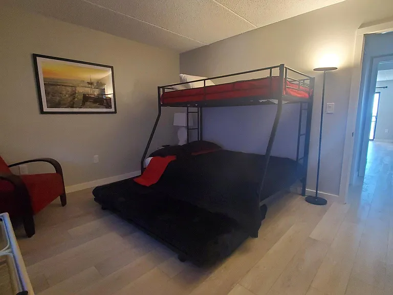 Adult bunk bed with 1 Full bed and 2 twin beds. All new memory gel mattresses