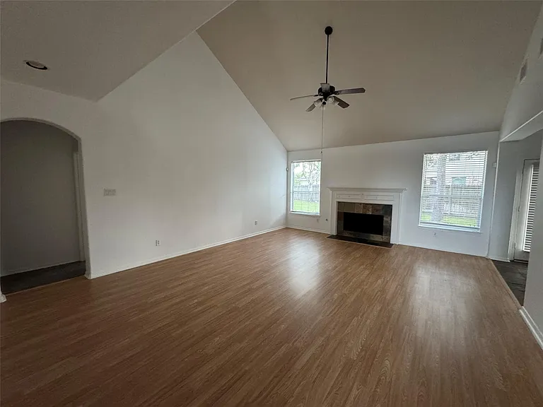 6311 Auburn Terrace Ct — Photo 16