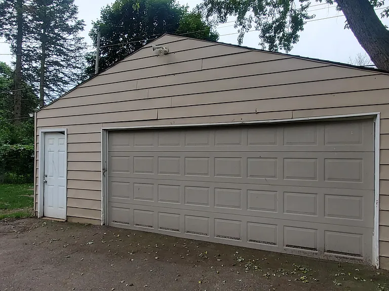 520 Burroughs Ave — Photo 4