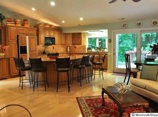 121 Vermont Ct E, Matawan, NJ 07747