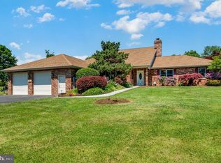 13 Beechcliff Dr, Carlisle, PA 17015