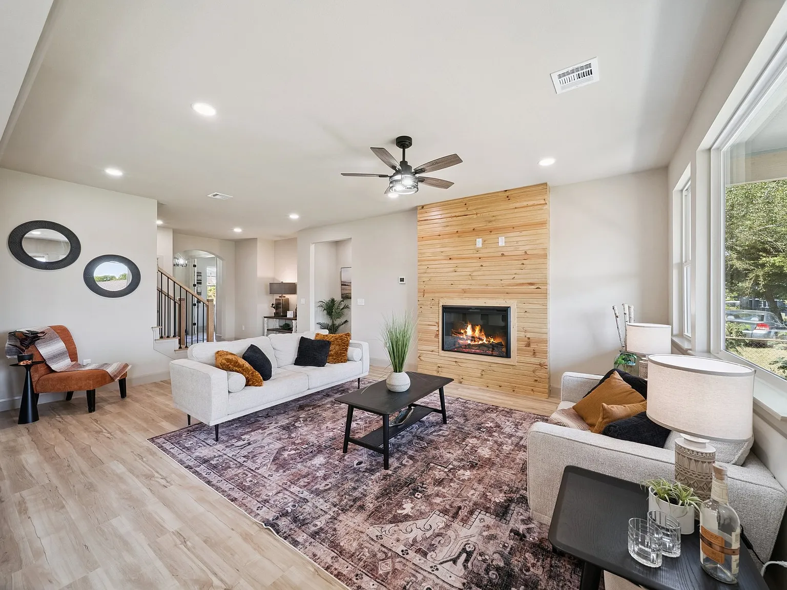 3 bed, 2.5 bath, 2660 sqft, $2,700 — Photo 2